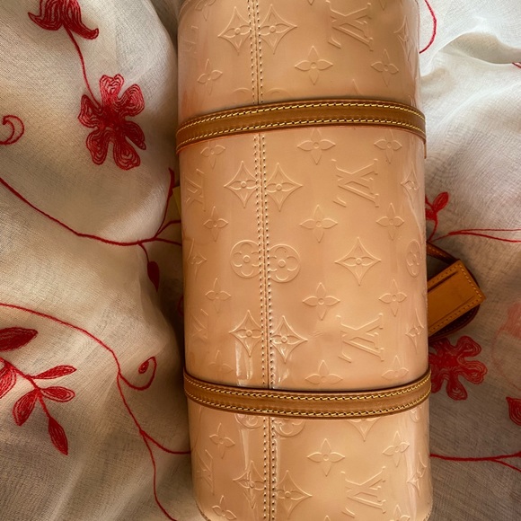 Authentic Louis Vuitton Bedford pink Vernis bag with charm - Picture 10 of 16